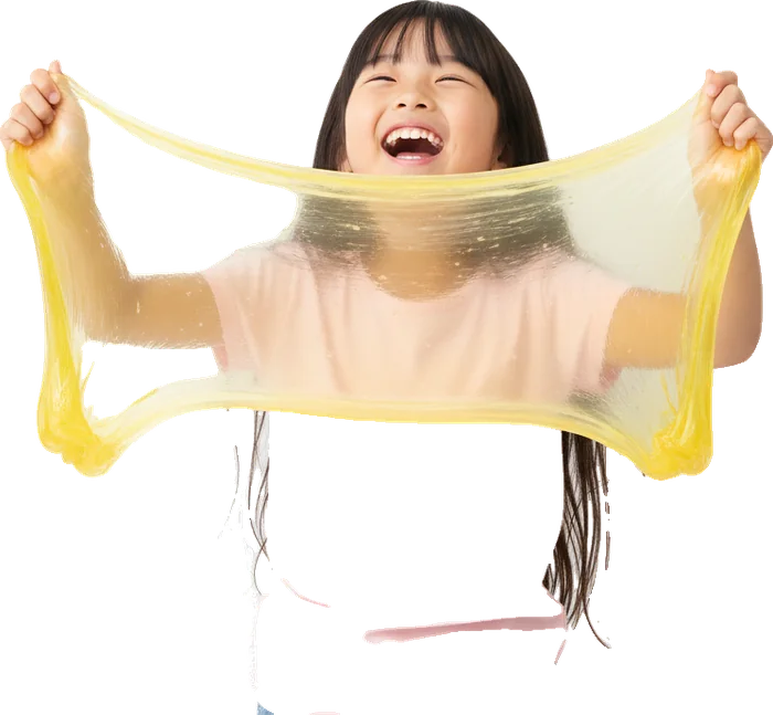黄色いスライムを掲げる女の子